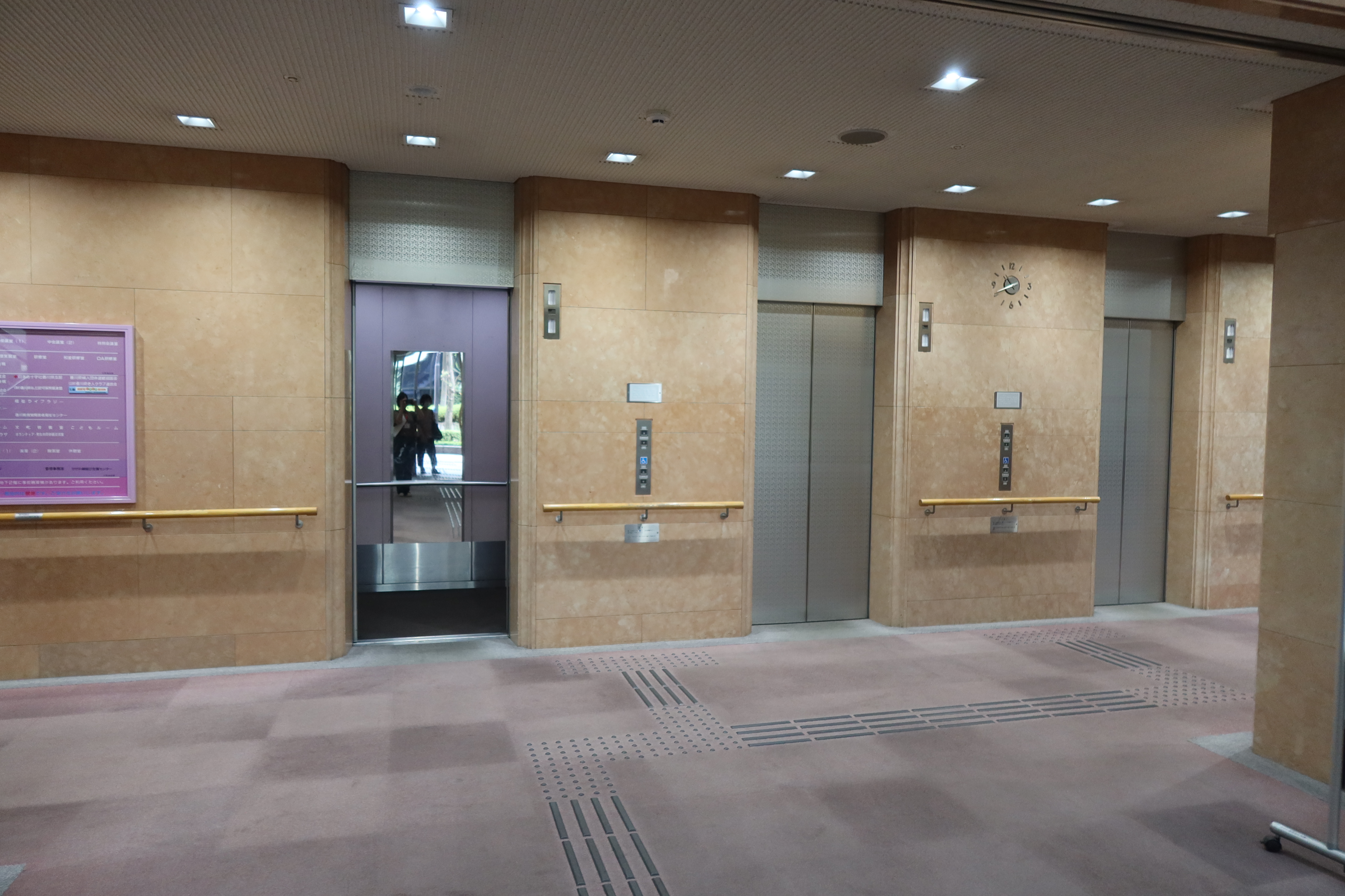 エレベーターホール