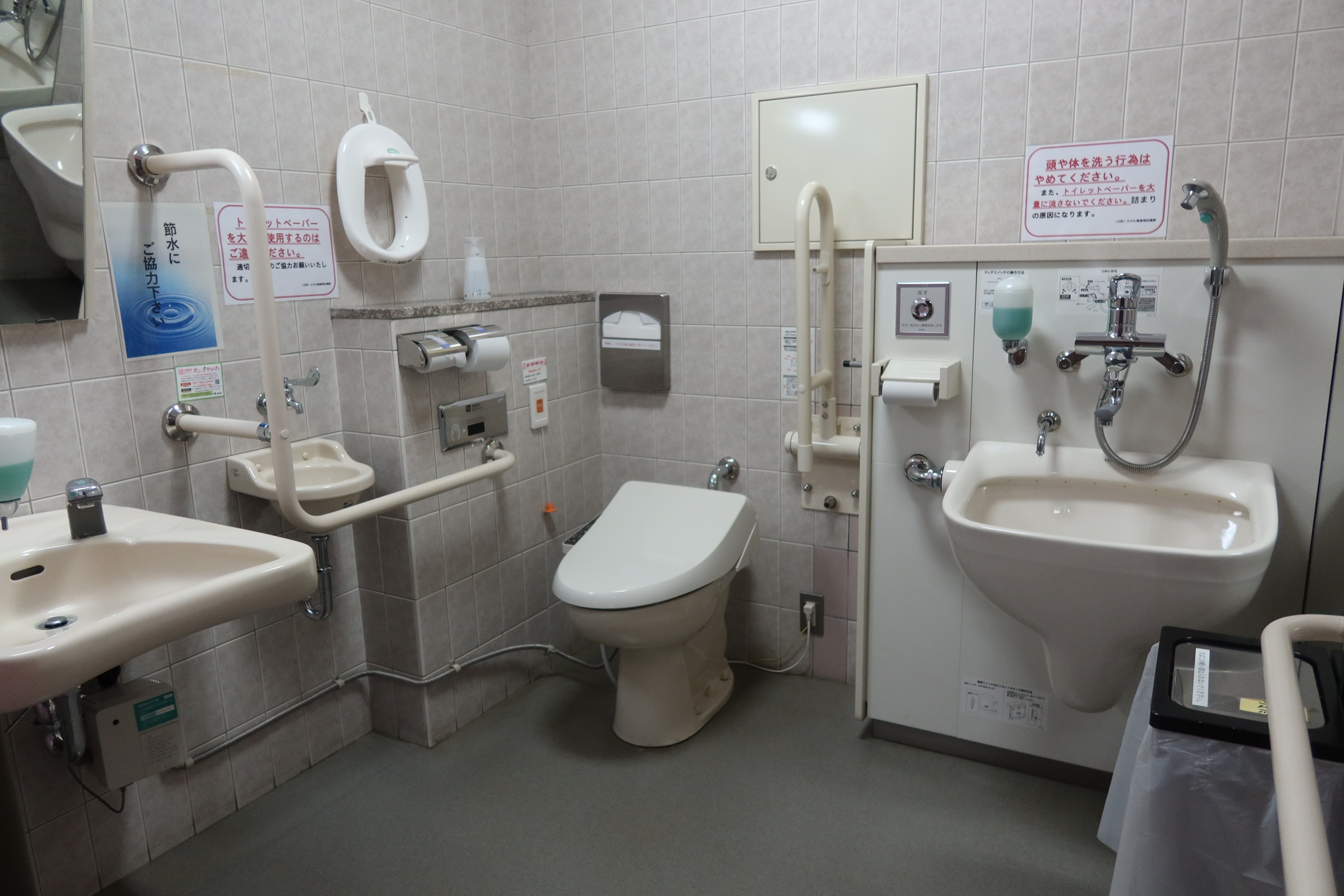 1階多目的トイレ