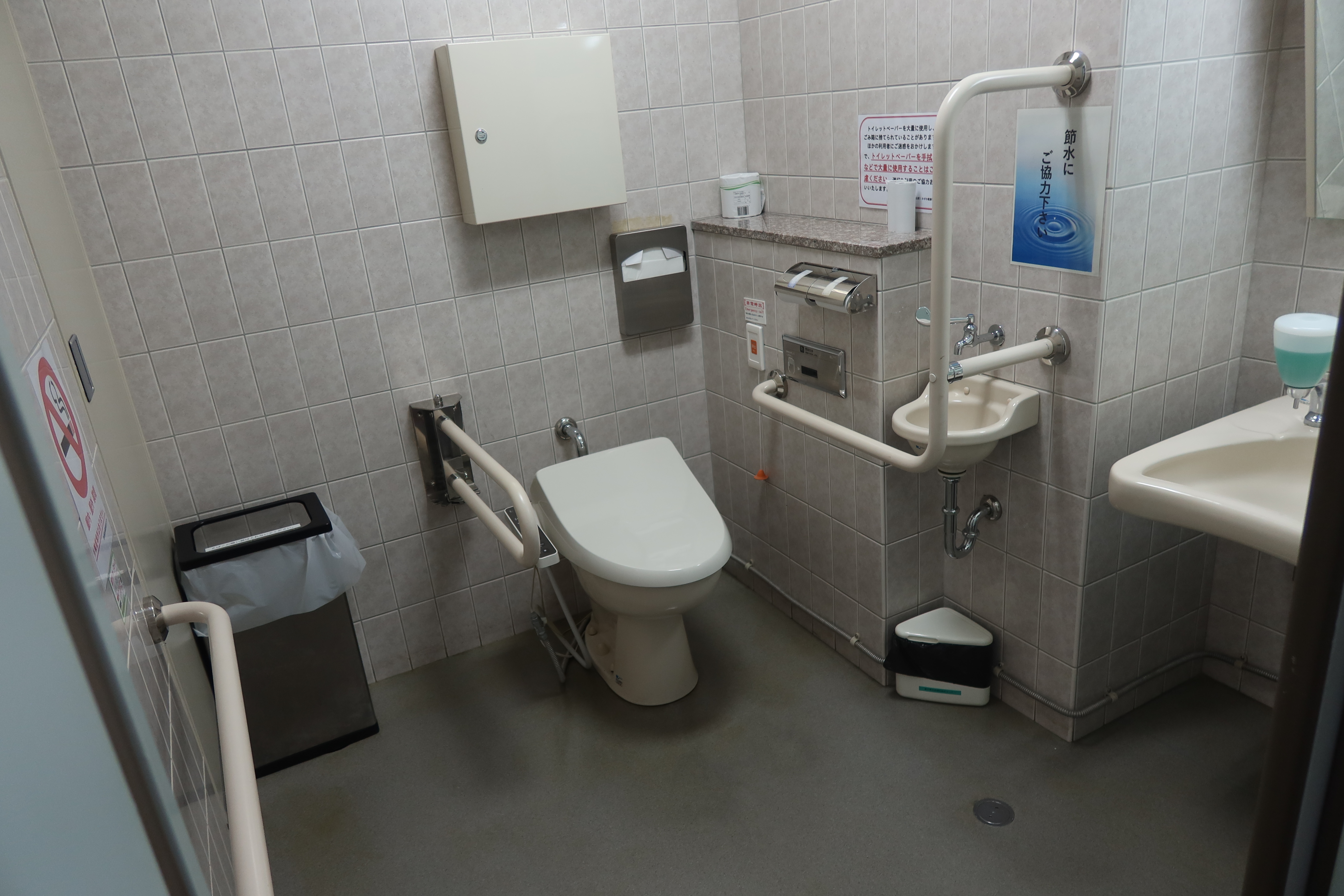 2階多目的トイレ